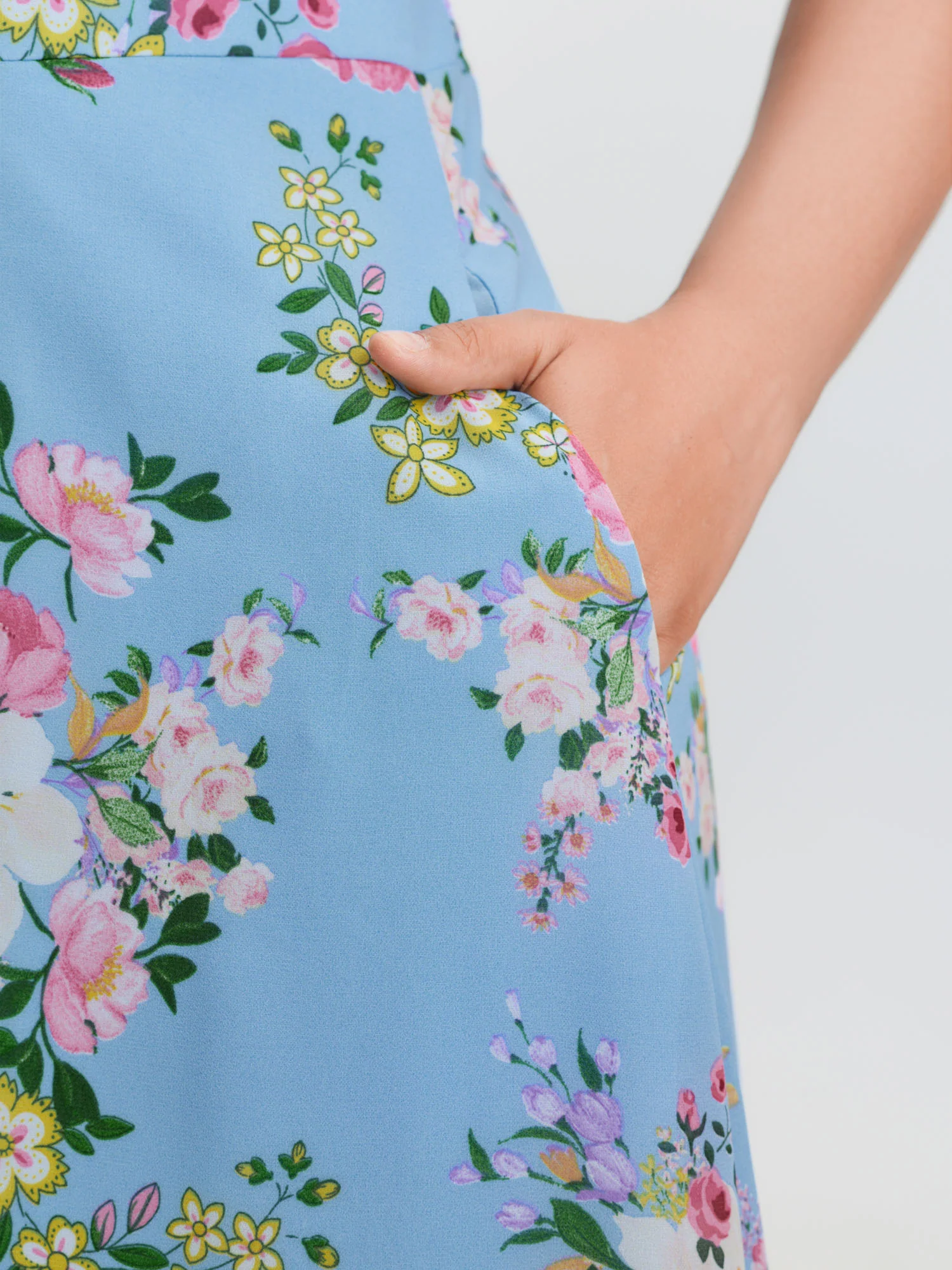 Elegant Floral Print Flowy Maxi Dress - Image 3