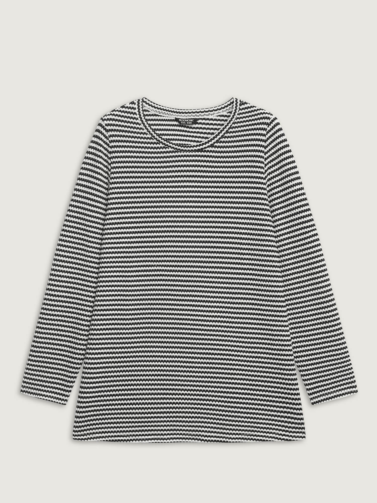 Geometric Texture Split Hem T-Shirt - Image 8