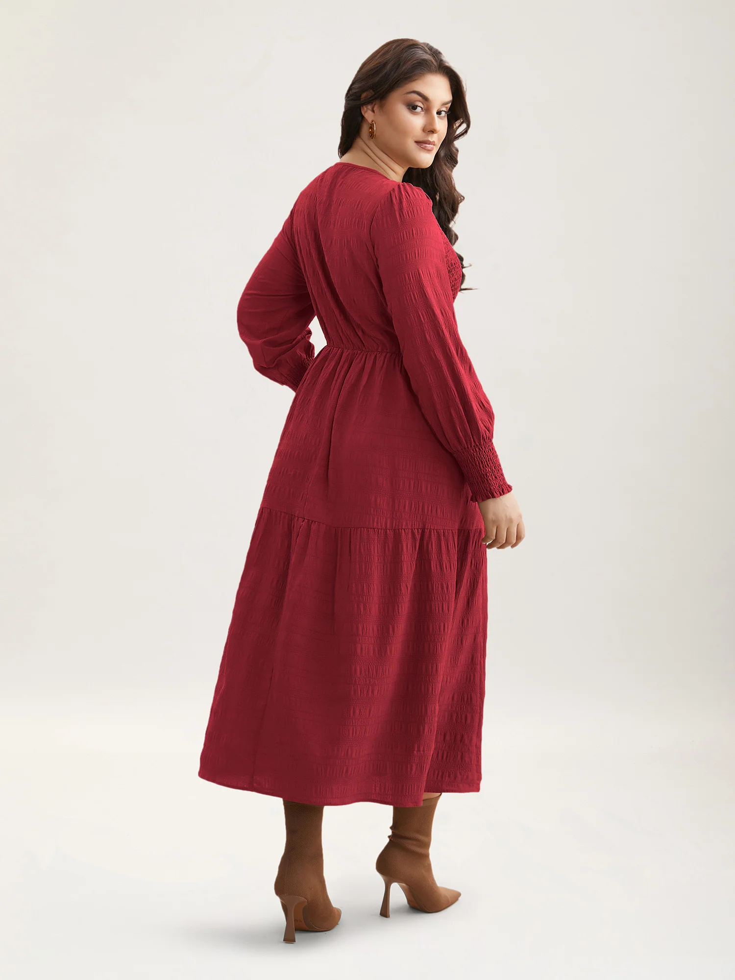 Plain Textured Shirred Midi Dress - Image 16