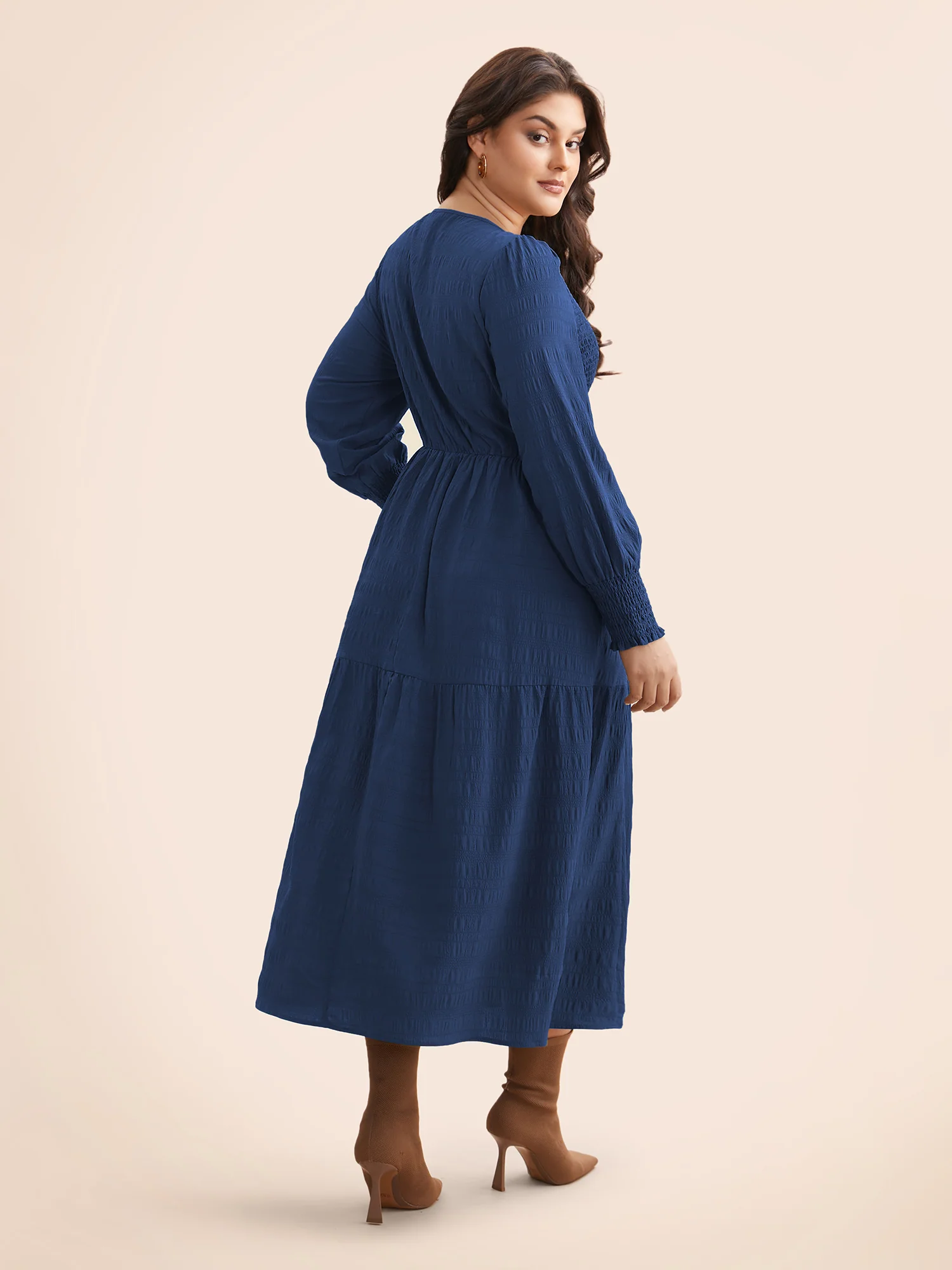 Plain Textured Shirred Midi Dress - Image 22