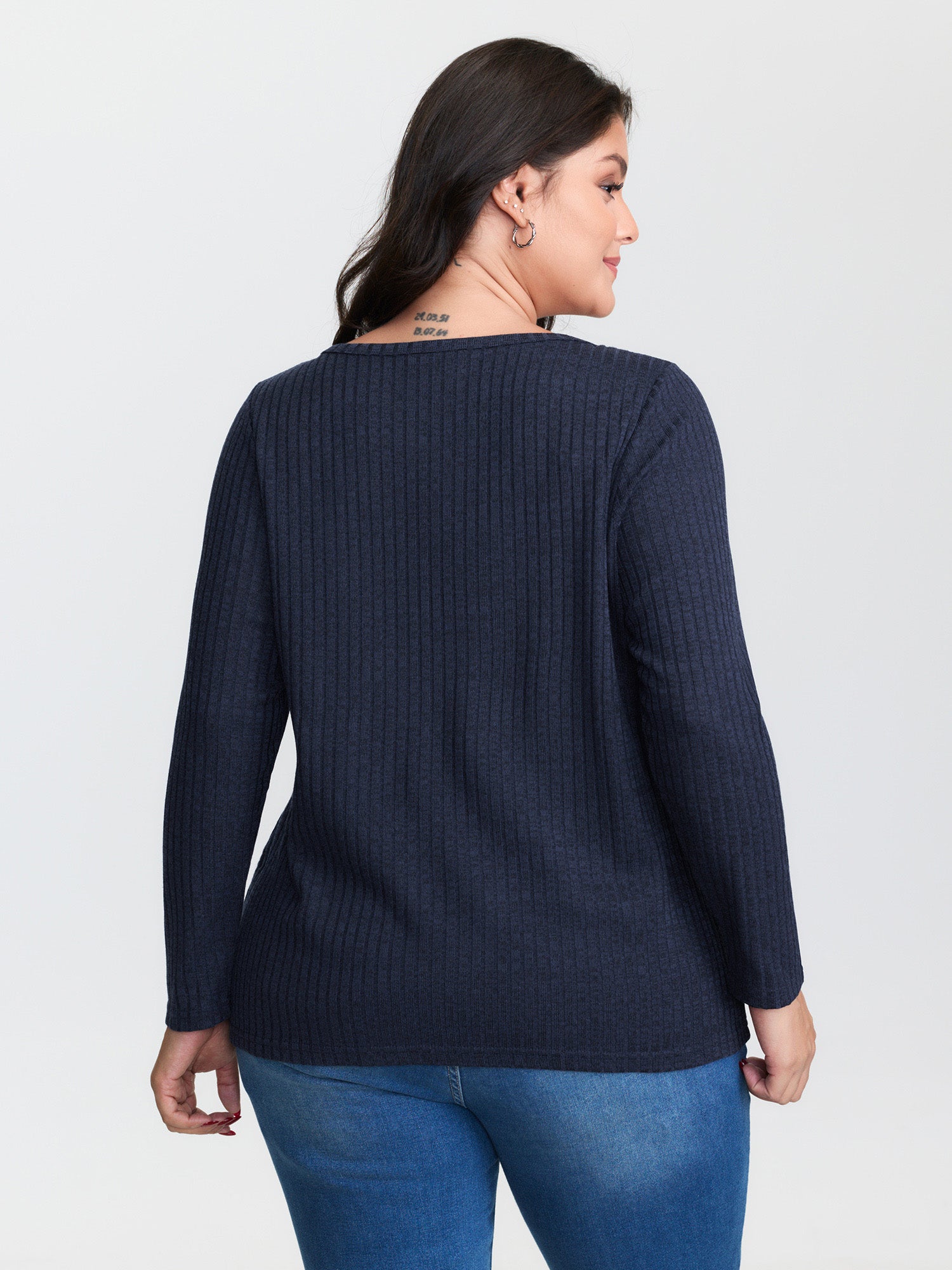 Stretchy V-Neck Curvy-Fit T-Shirt - Image 6