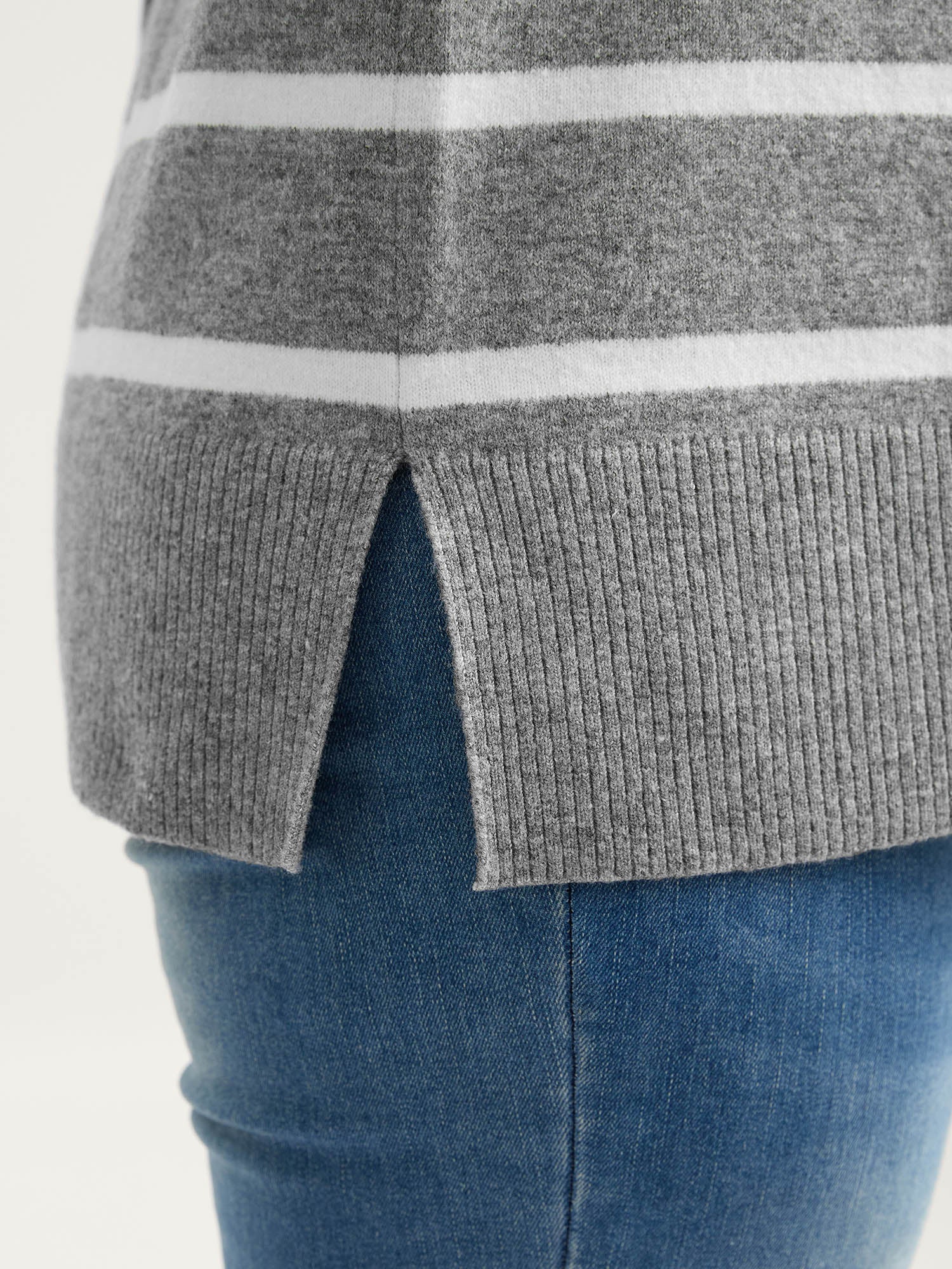 Stripes Print Round Neck Pullover - Image 4